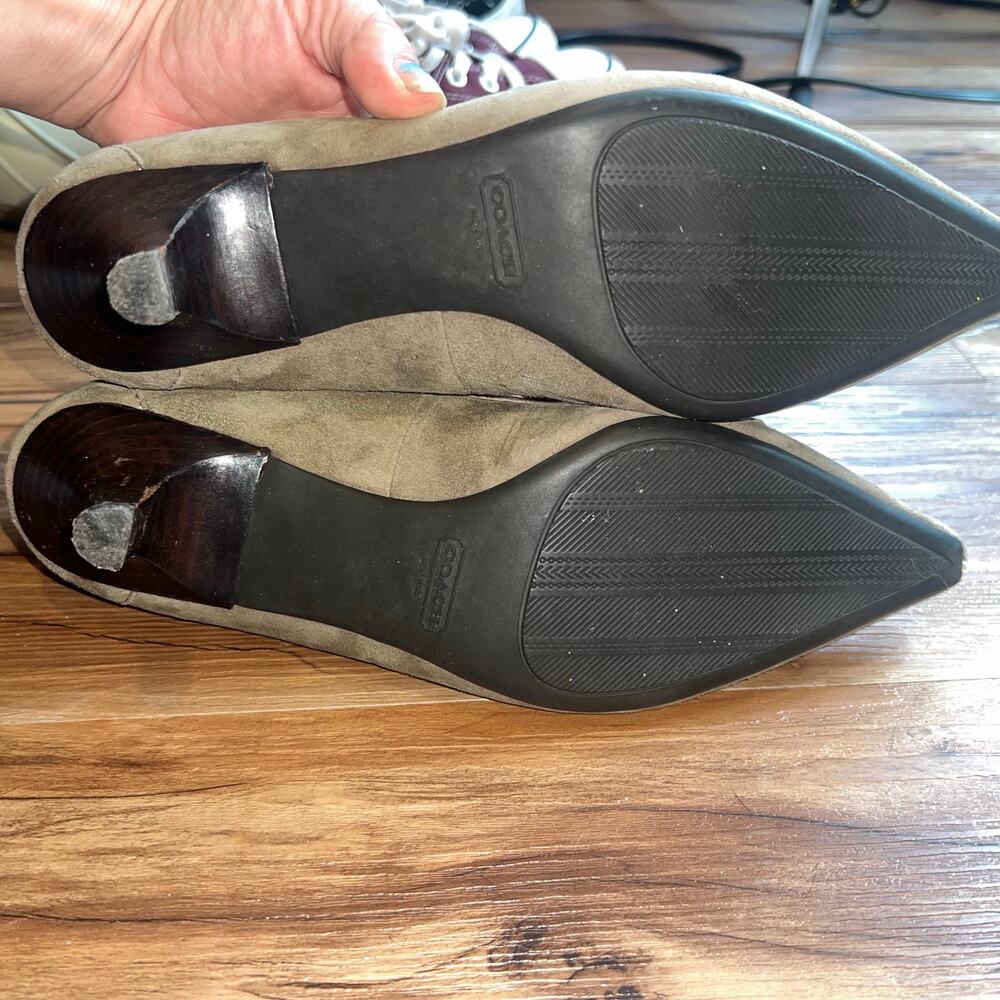 Vintage Coach Taupe Suede Size 7.5 Kitten Heel Pumps Olive Green Pointed Toe - Picture 7 of 12